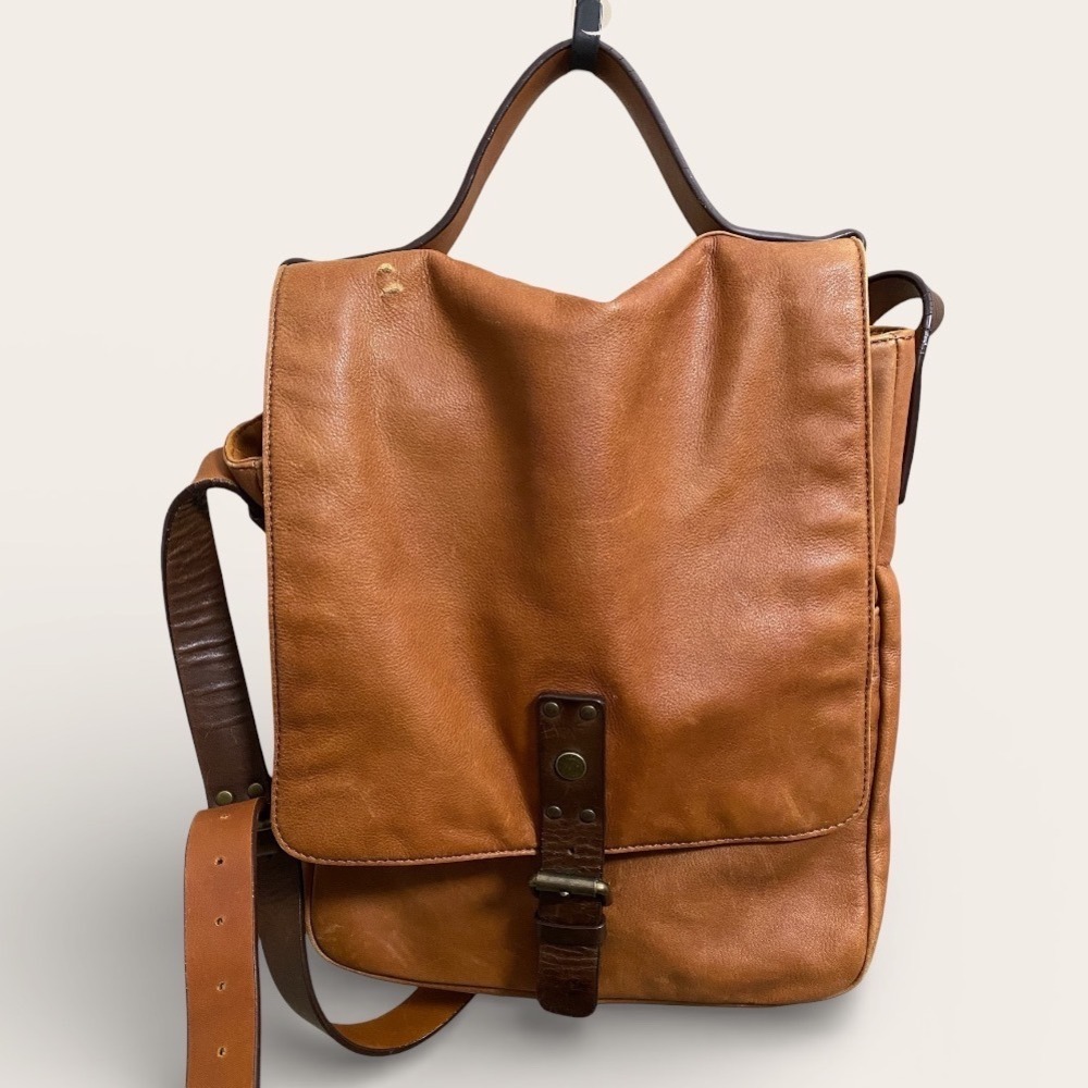 Marc by Marc Jacobs Vintage 100% Cow Leather Butter Soft Messenger Crossbody Bag